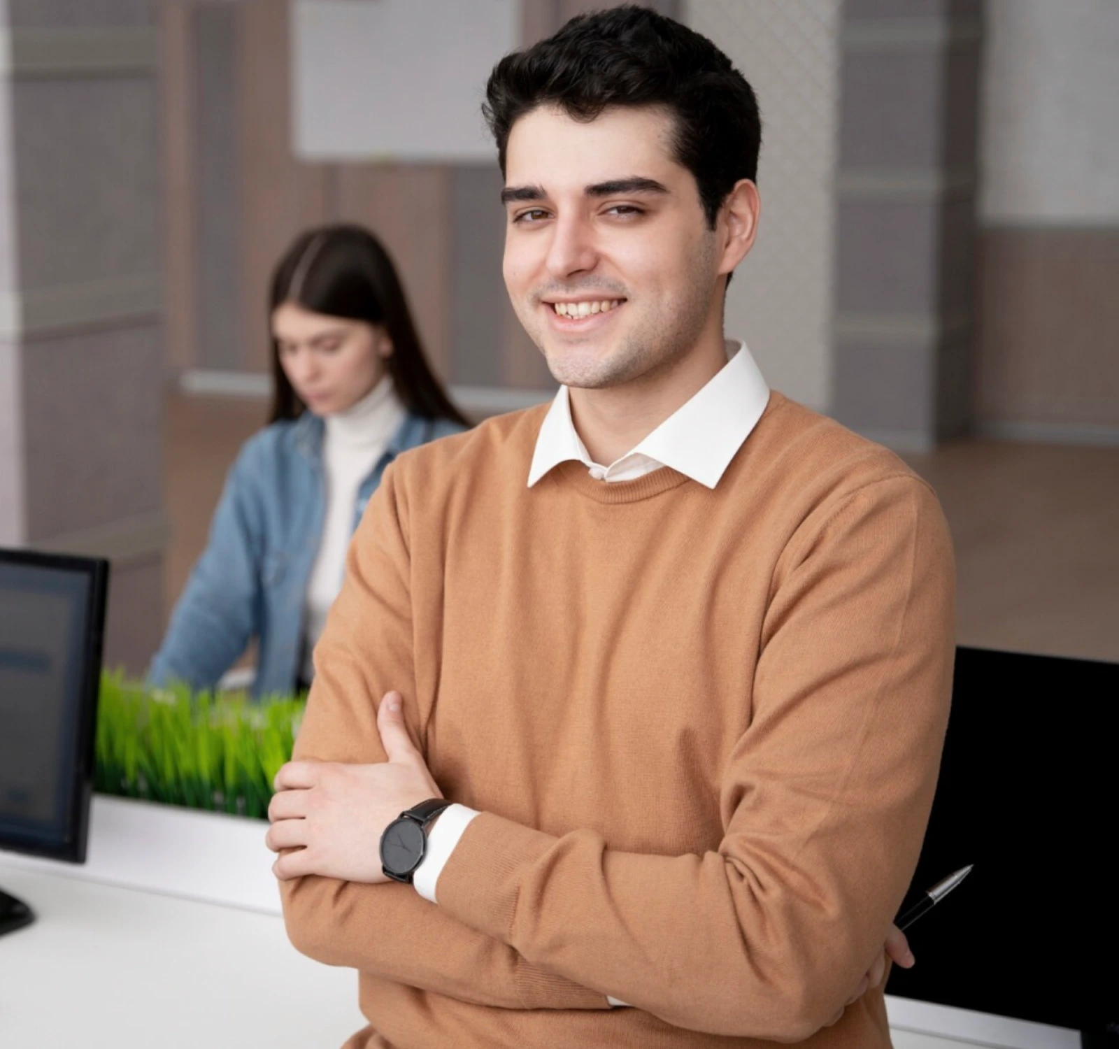 indian-business-man-reading-using-smart-phone-office (1)
