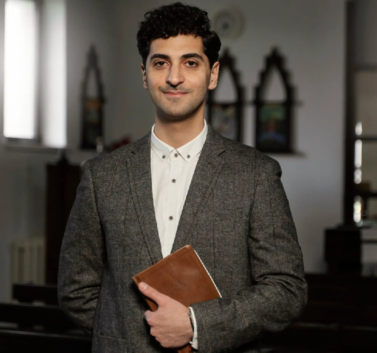 indian-business-man-reading-using-smart-phone-office (12)