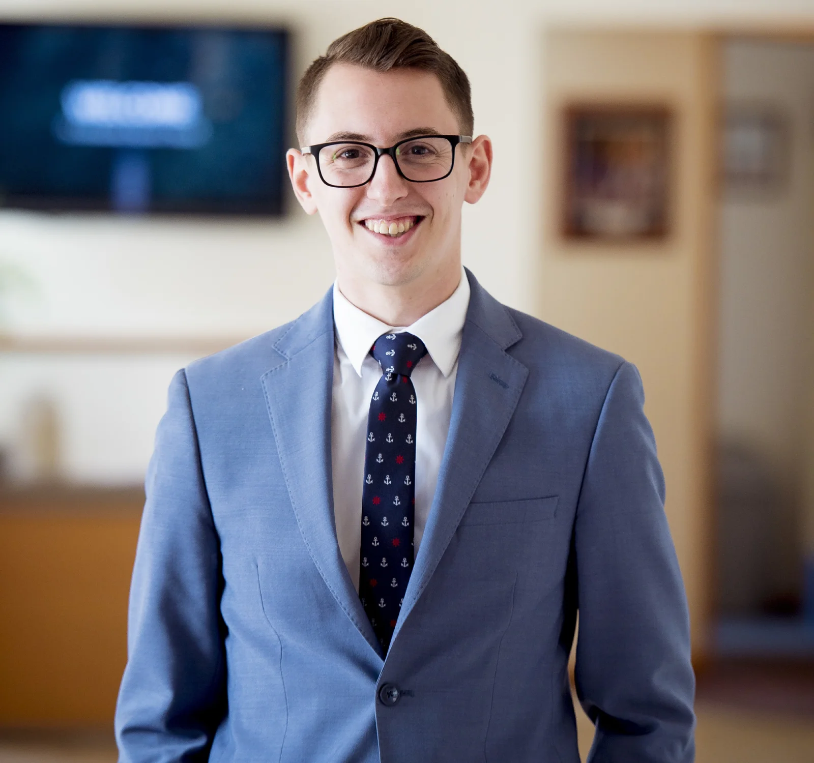 indian-business-man-reading-using-smart-phone-office (8)
