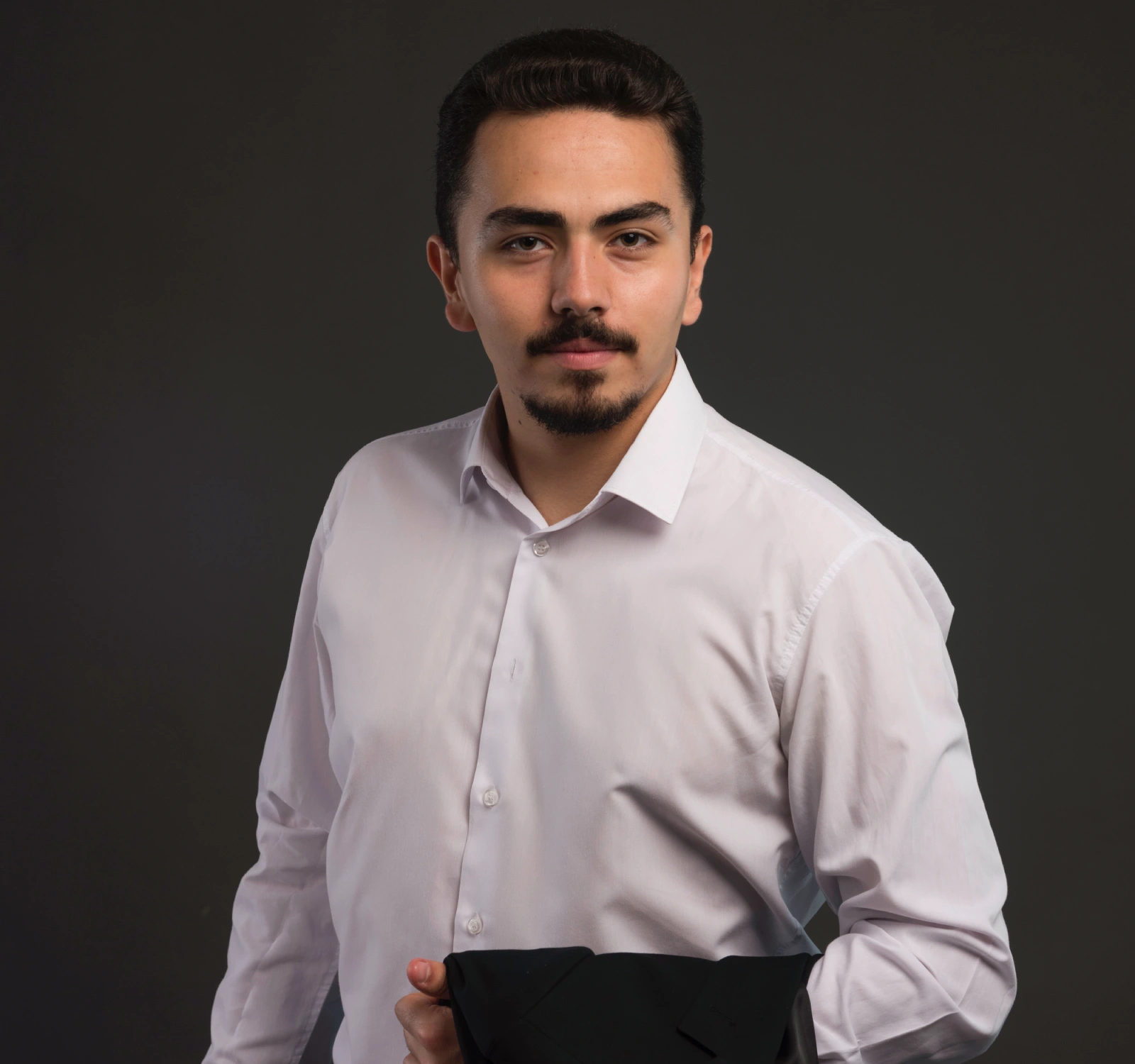 indian-business-man-reading-using-smart-phone-office (9)